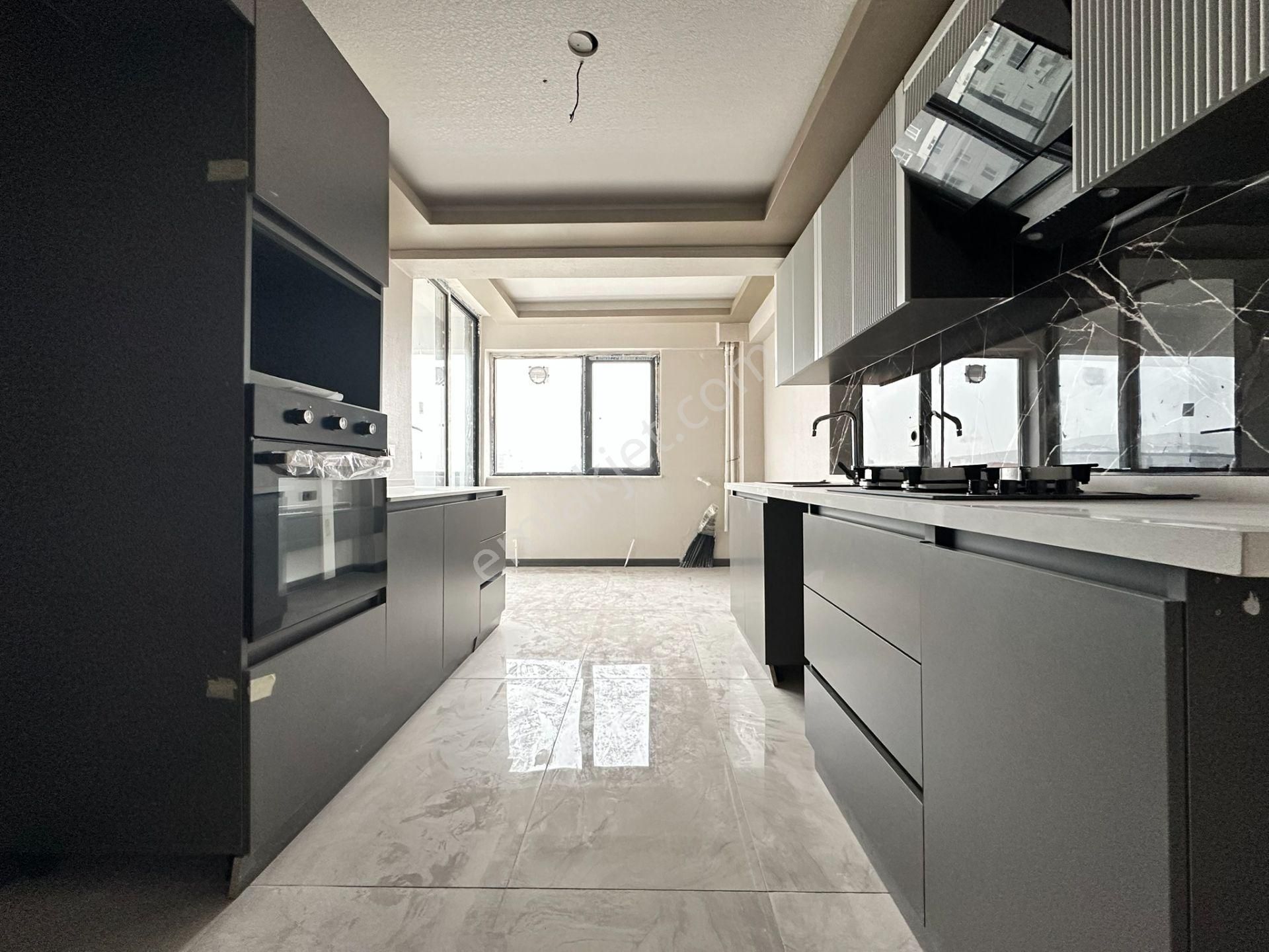 Pursaklar Mehmet Zengin Emlak'tan Kapalı Otoparklı 3 Banyolu 12.kat 4+1 Sitede Dubleks Daire - Görsel 4