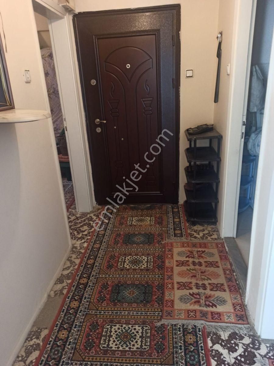 Buca Menderes Caddesinde Eşyalı Kiralık Daire - Görsel 2