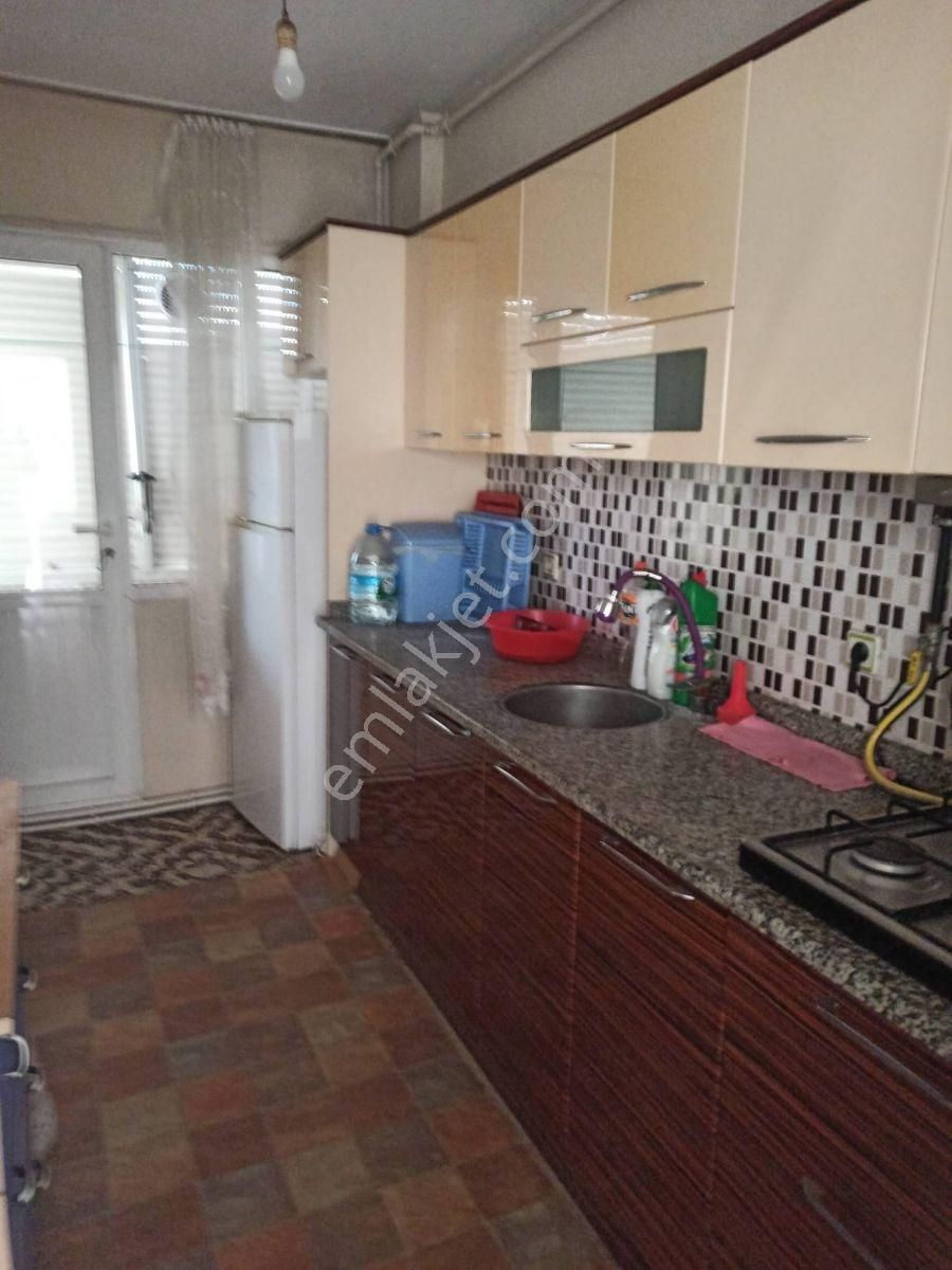 Buca Menderes Caddesinde Eşyalı Kiralık Daire