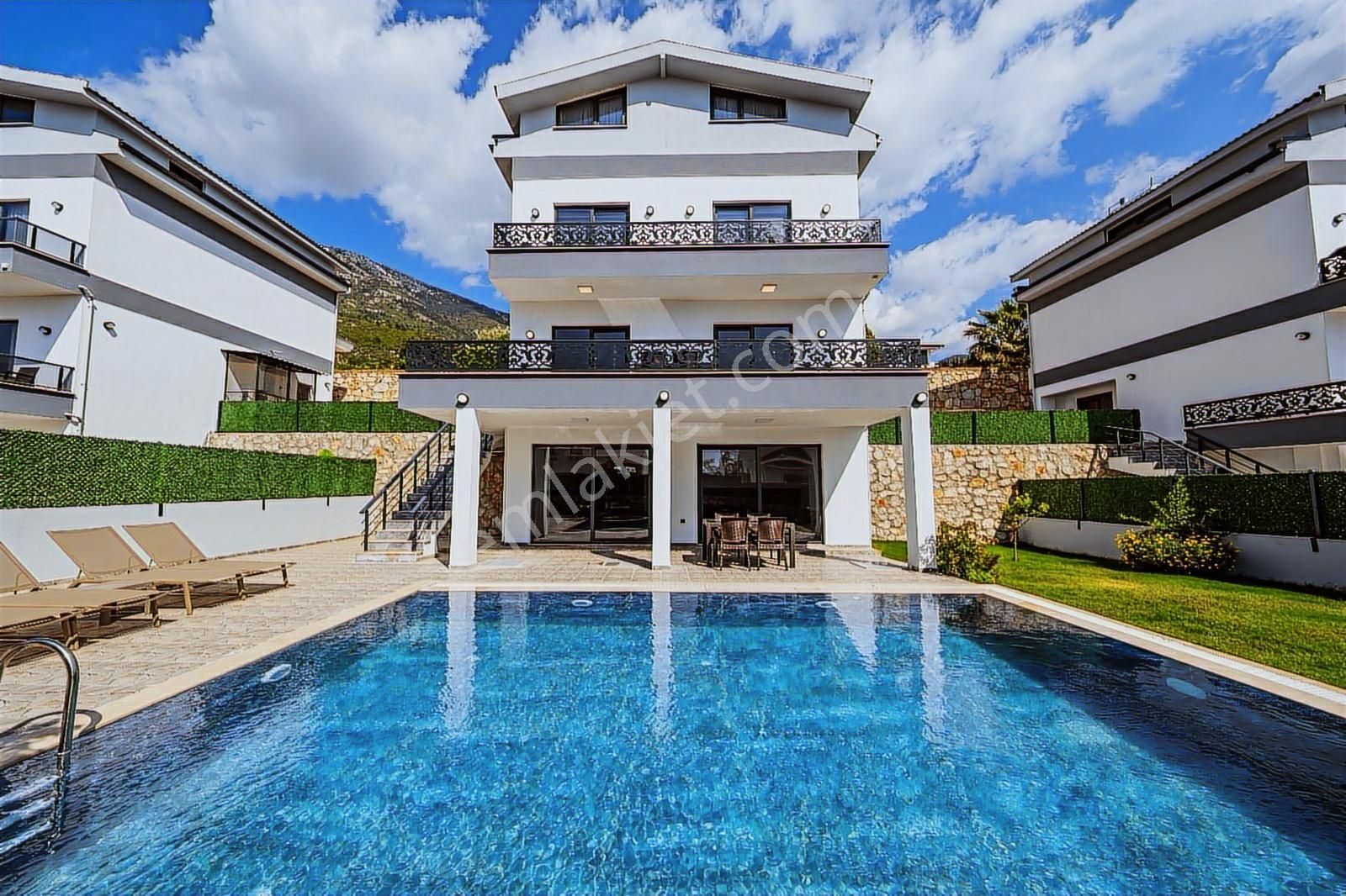 Fethiye Ölüdeniz'de Satılık Fırsat Lüks 4+1 Villa