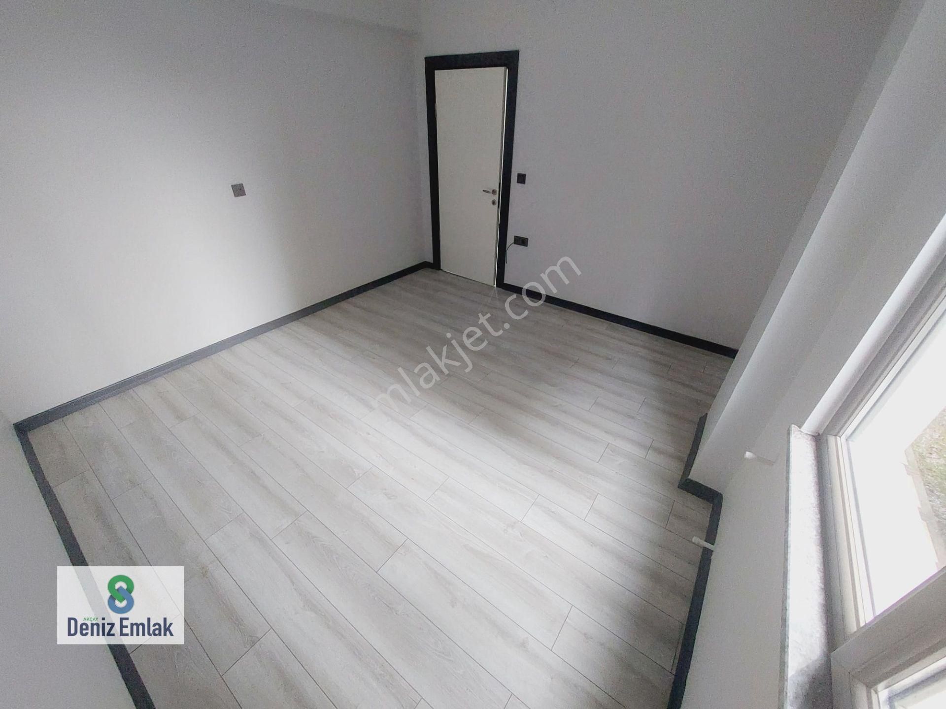 Denizden Akçayda Ön Cephe Yeni Binada Satılık 1+1 Daire. - Görsel 9