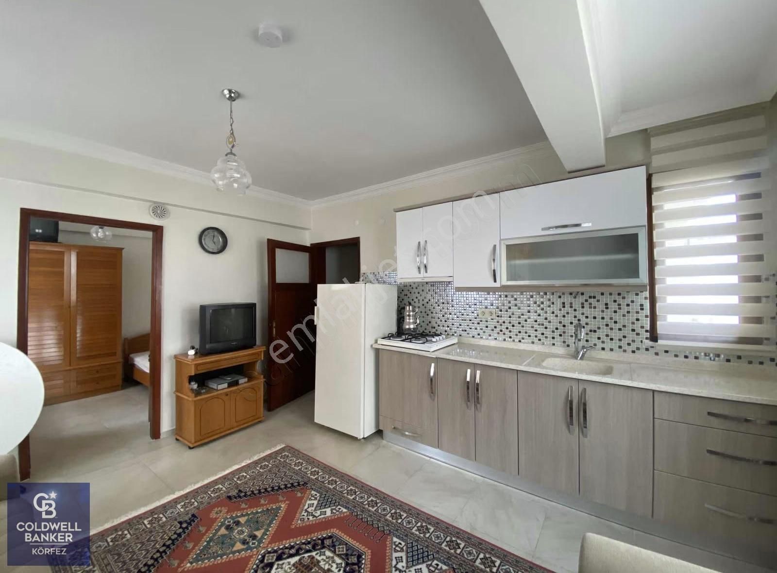Altınoluk Meydan'da Denize 100 Metre Eşyalı Kiralık 2+1 Daire - Görsel 13