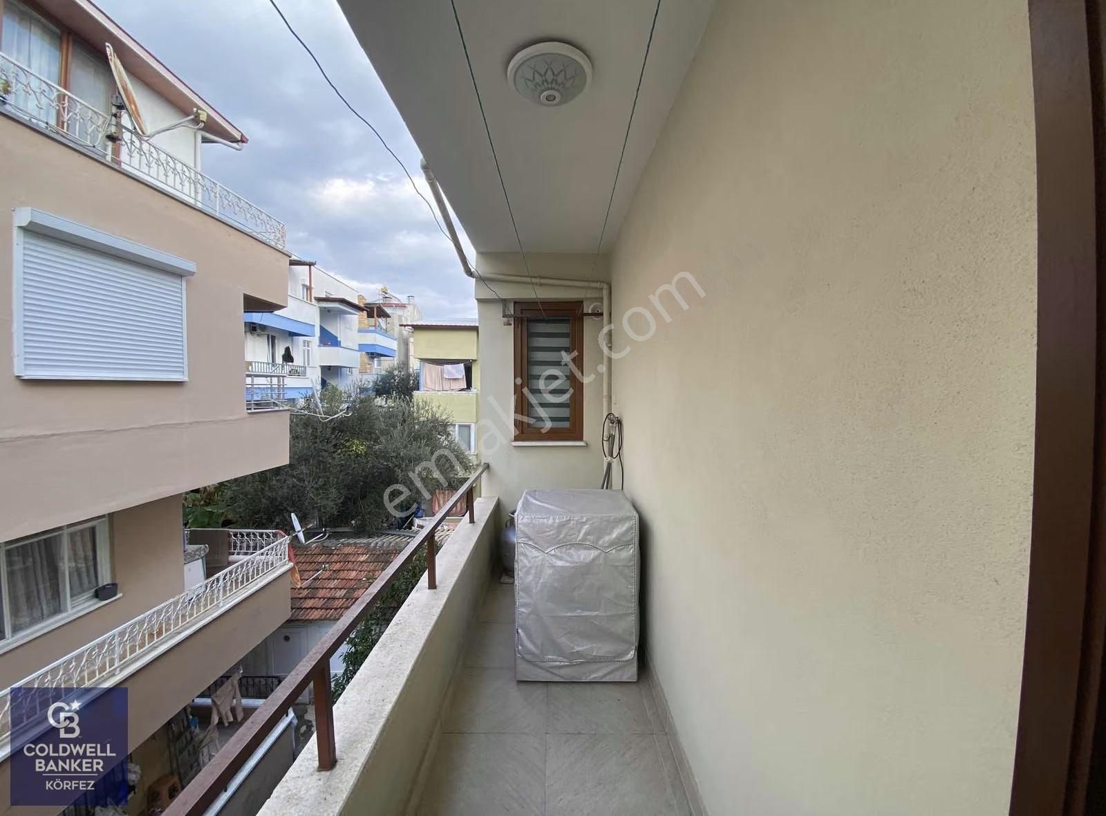 Altınoluk Meydan'da Denize 100 Metre Eşyalı Kiralık 2+1 Daire - Görsel 2