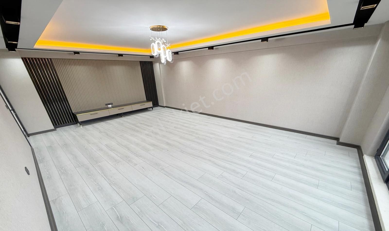 Mensa'dan Karakayada Yeşil Alan Manzaralı Teras Balkn Çift Banyo - Görsel 10