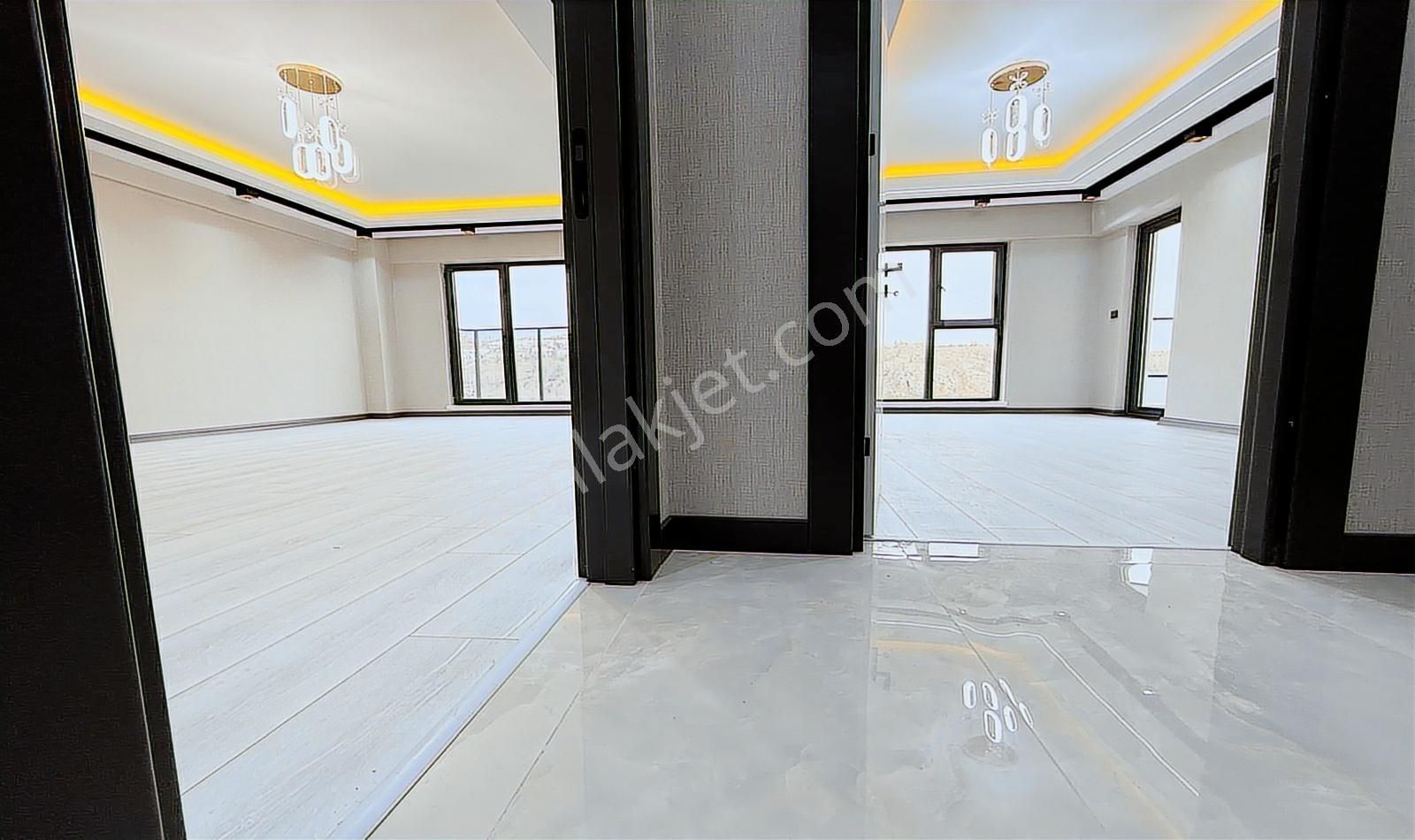 Mensa'dan Karakayada Yeşil Alan Manzaralı Teras Balkn Çift Banyo - Görsel 22