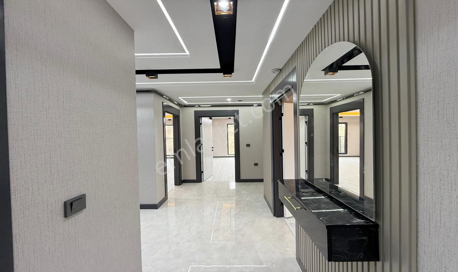 Mensa'dan Karakayada Yeşil Alan Manzaralı Teras Balkn Çift Banyo - Görsel 14