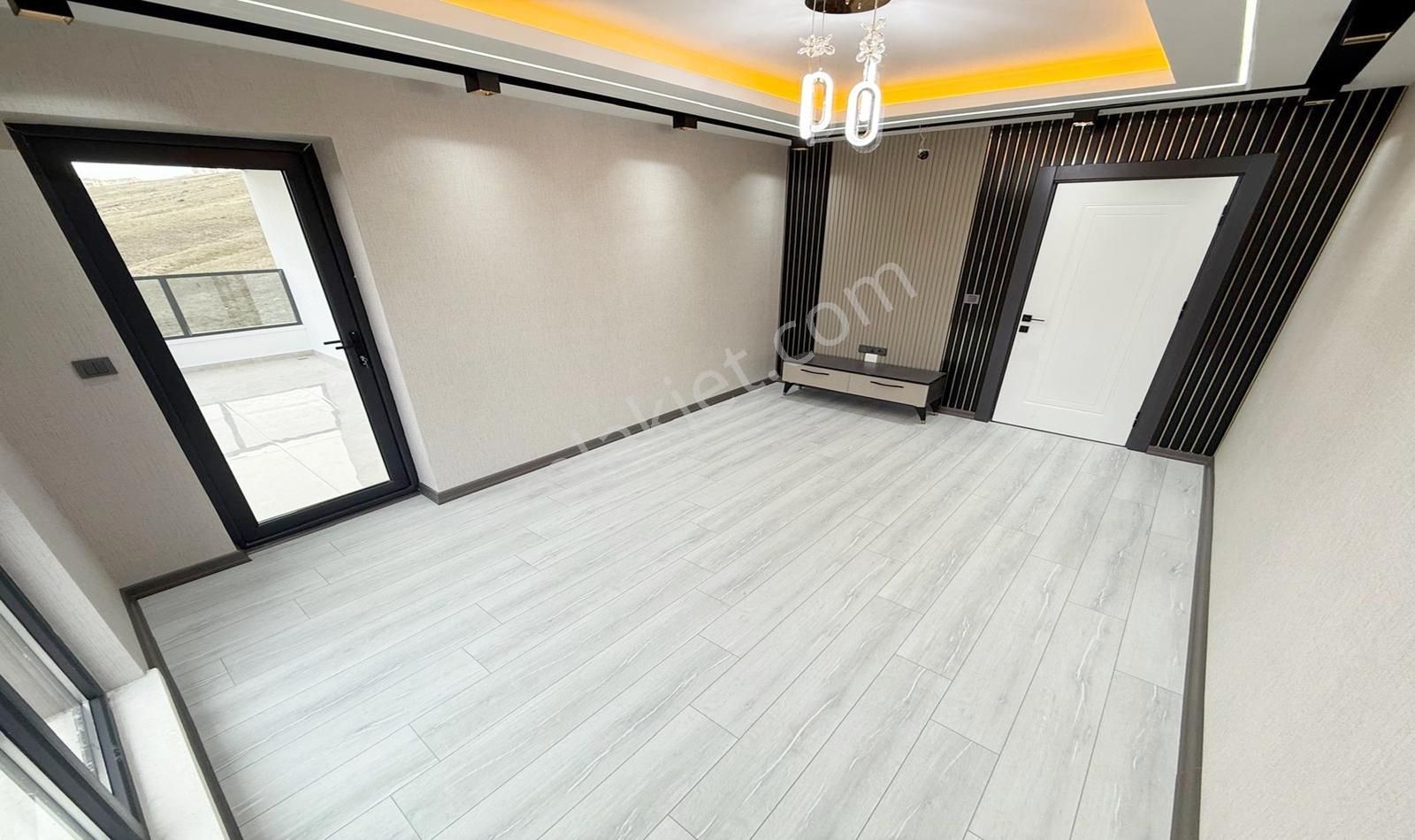 Mensa'dan Karakayada Yeşil Alan Manzaralı Teras Balkn Çift Banyo - Görsel 23