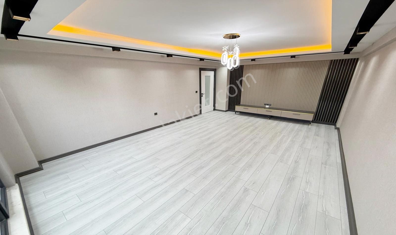 Mensa'dan Karakayada Yeşil Alan Manzaralı Teras Balkn Çift Banyo - Görsel 28