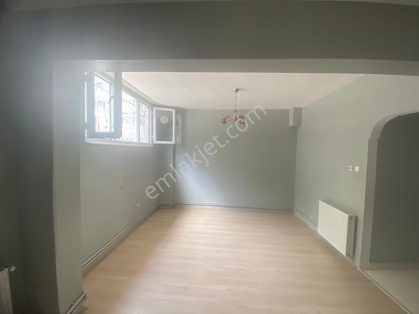 Gaziosmanpaşa Bağlarbaşı Mahallesi Güllü Sokakta 1+1/75m2/balkonlu Bahçe Katı Kiralık Daire - Görsel 2
