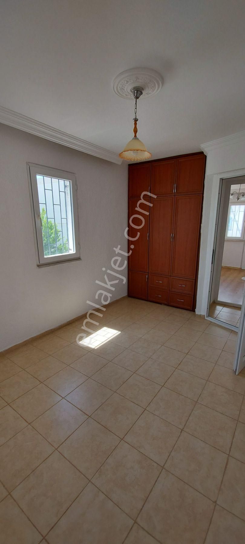 İhtiyaç Noktalarına Yakın Ayrı Mutfak Balkonlu Temiz Ferah Daire - Görsel 18