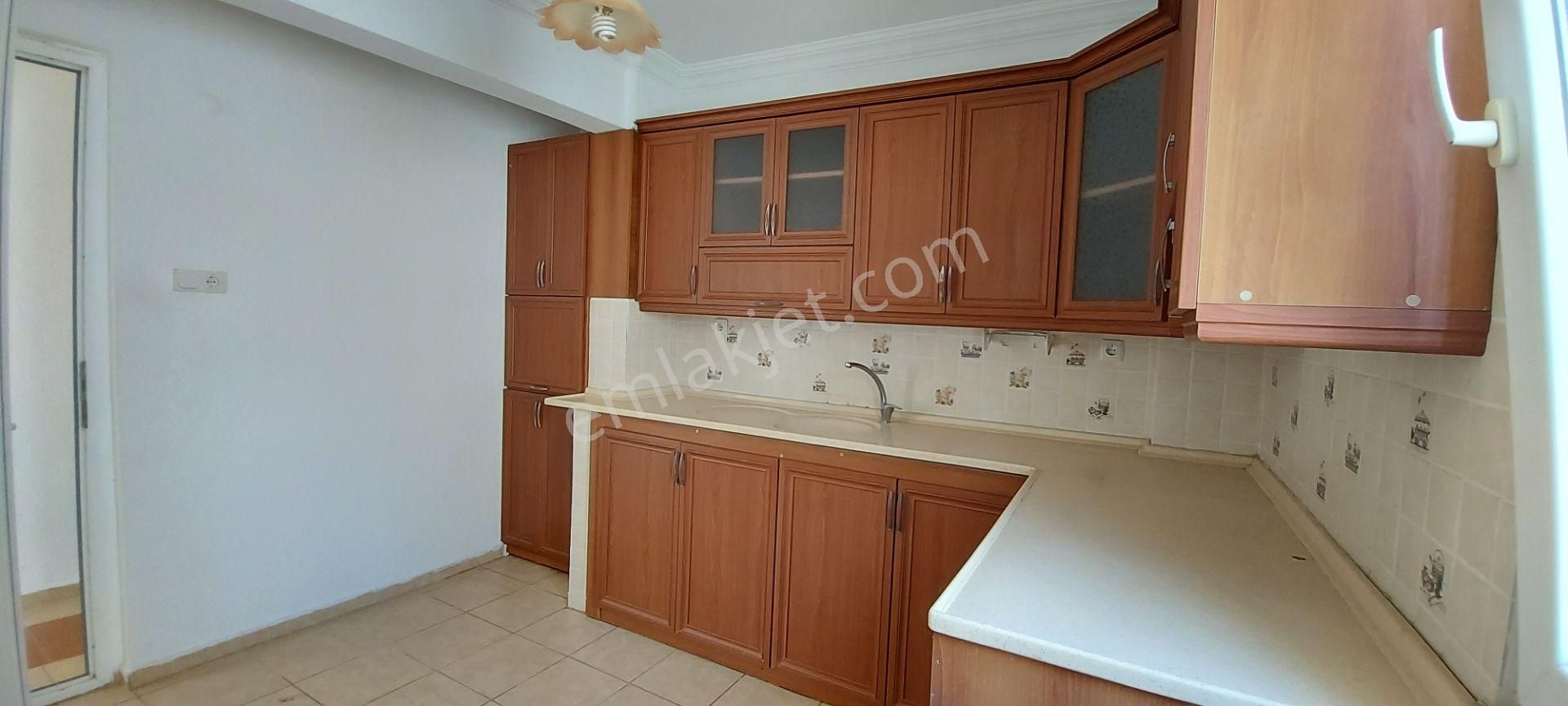 İhtiyaç Noktalarına Yakın Ayrı Mutfak Balkonlu Temiz Ferah Daire - Görsel 3