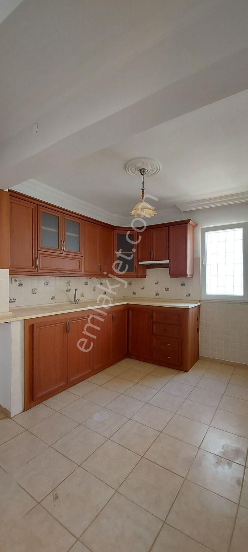 İhtiyaç Noktalarına Yakın Ayrı Mutfak Balkonlu Temiz Ferah Daire - Görsel 2