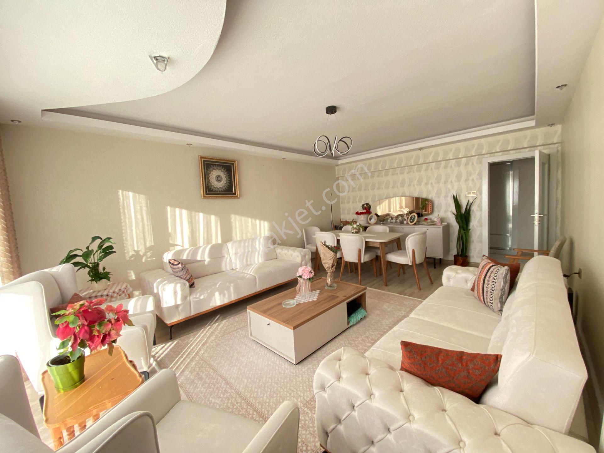 Gökçe Emlak'tan Sitede K.otoparklı 11.kat 3+1 Satılık Daire - Görsel 3