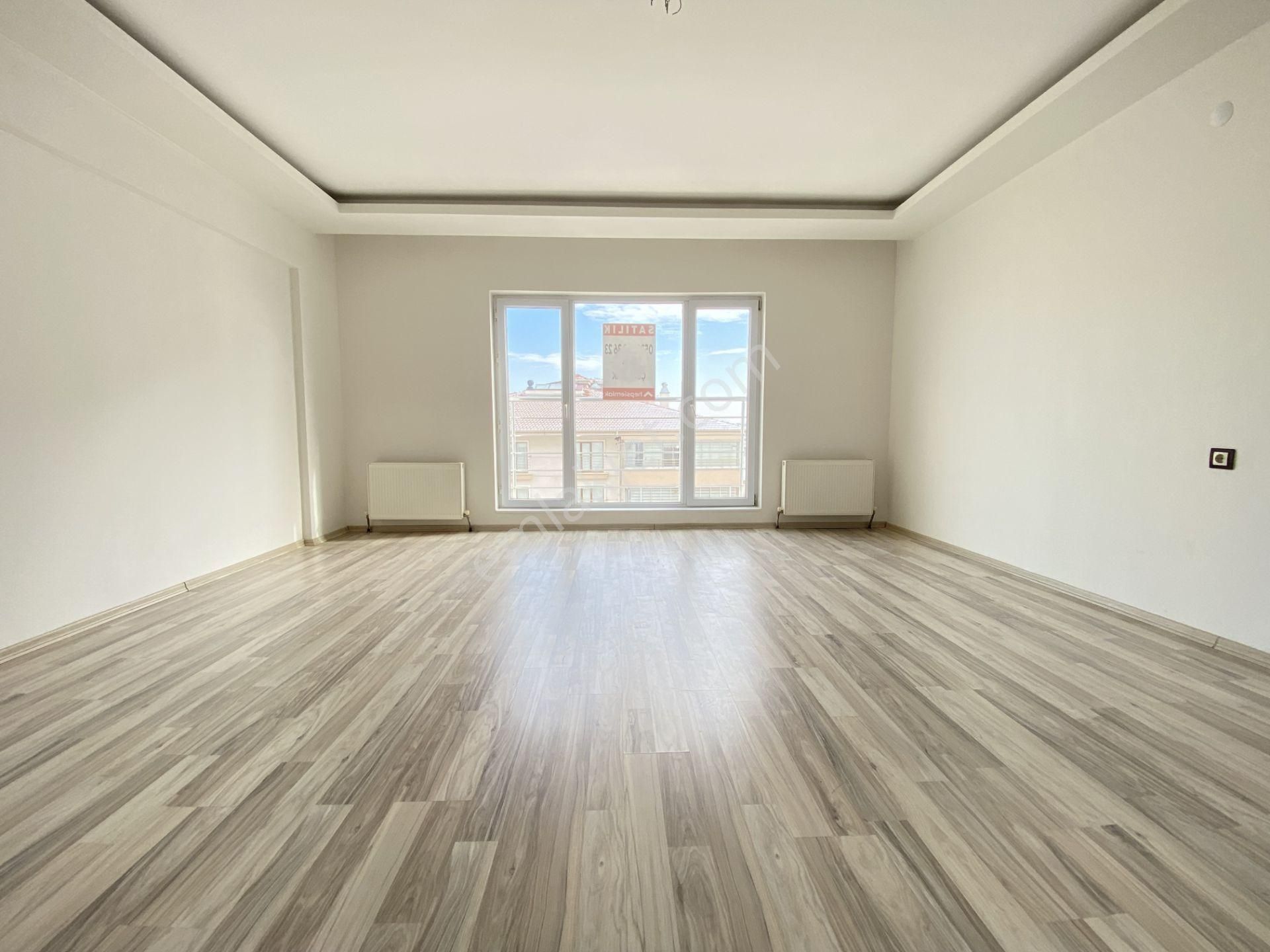 Gökçe Emlaktan Sitede Kapalı Garajlı 3+1 - Görsel 2