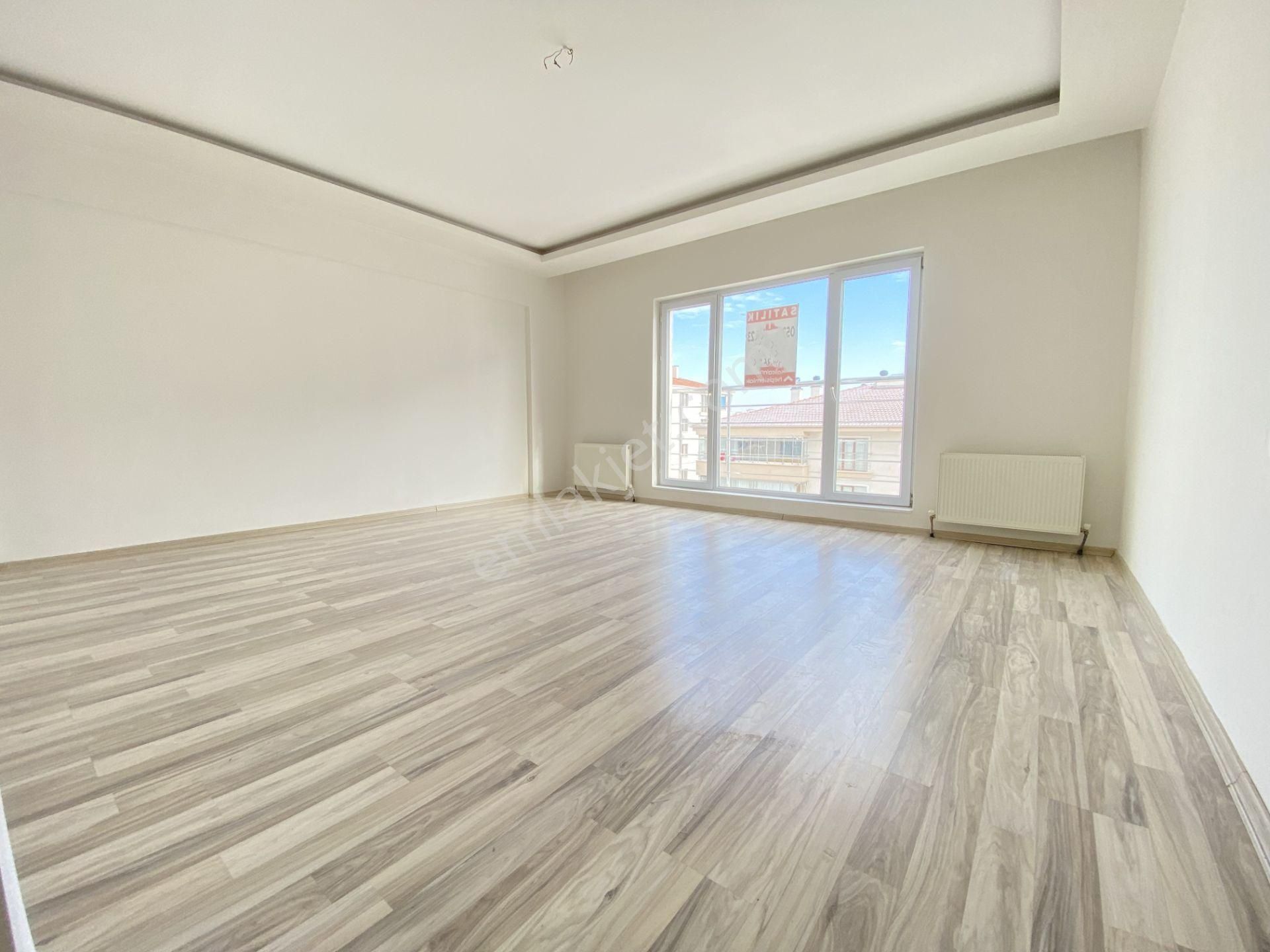 Gökçe Emlaktan Sitede Kapalı Garajlı 3+1