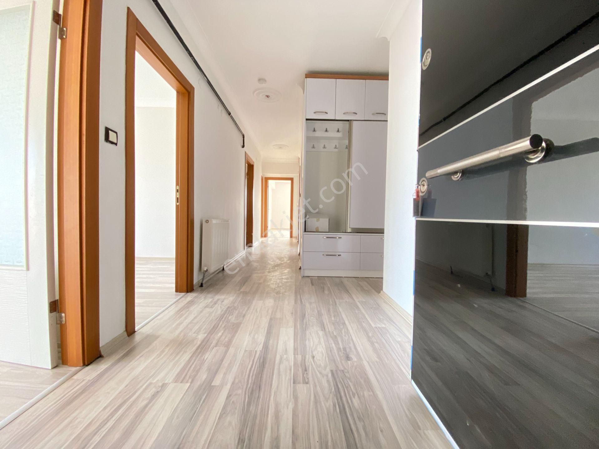 Gökçe Emlaktan Sitede Kapalı Garajlı 3+1 - Görsel 4