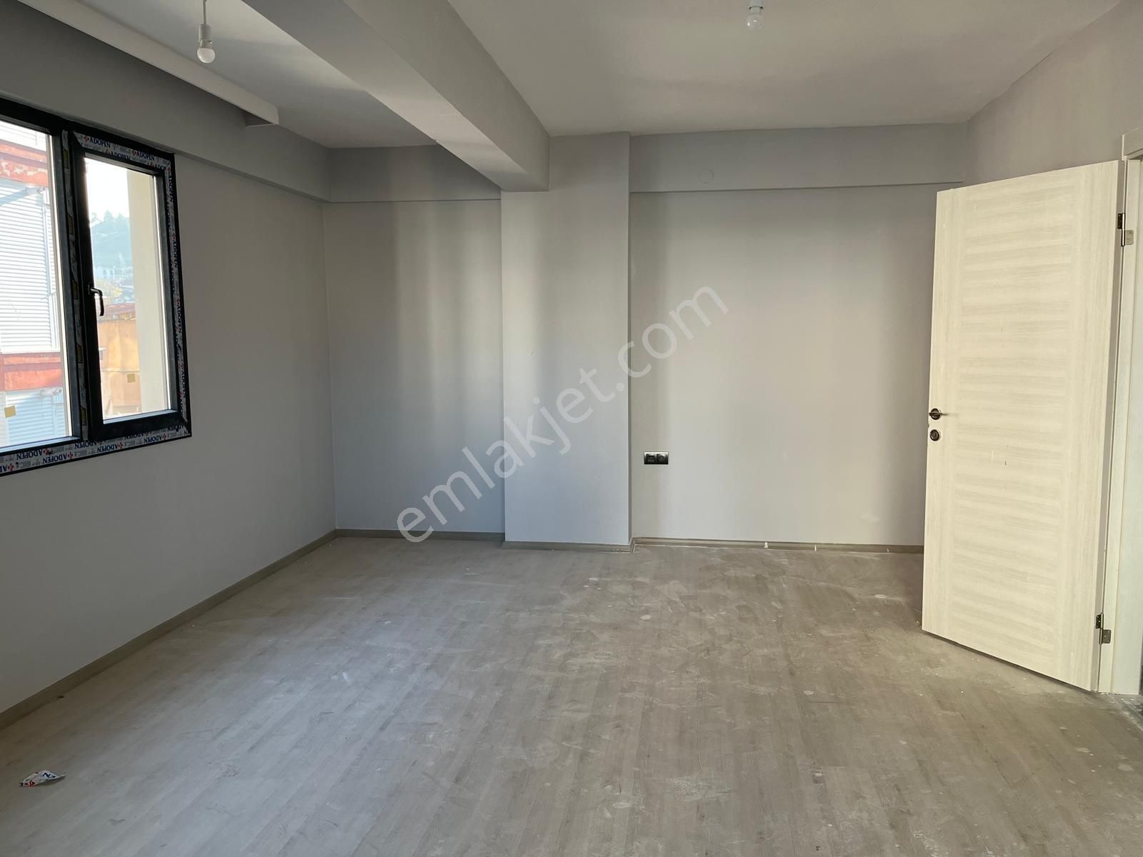 Salihli Şehitler Mahallesinde Satılık Sıfır 3+1 Daire