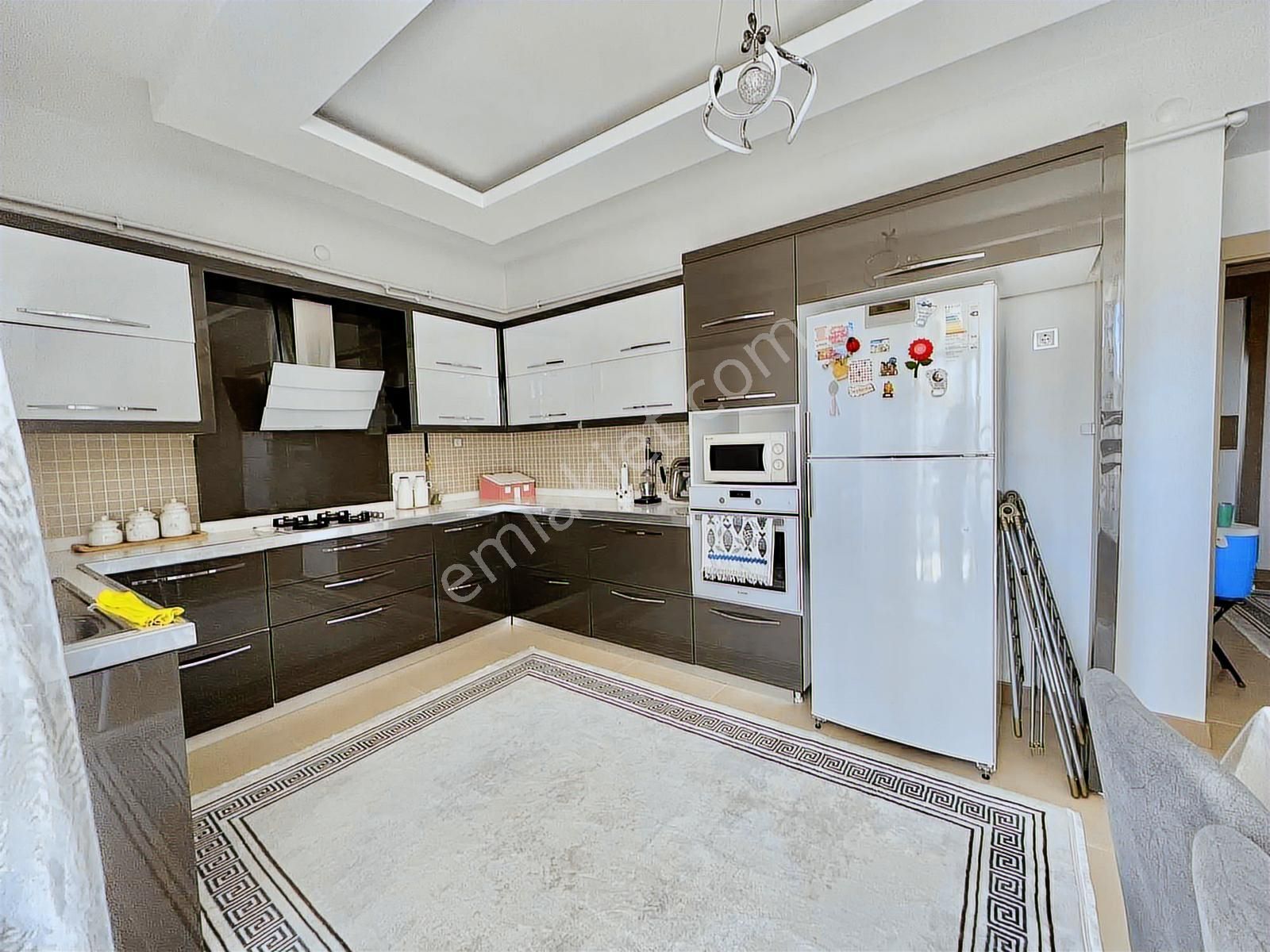 Fiyat Düştü Lunapark Arkası 4+1 200m2 2.kat Satılık Acilll!!