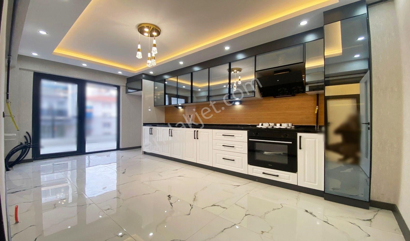 Vadi'den Karakaya'da Ultra Lüks Yapılı-e.banyolu-katta-3+1 Daire