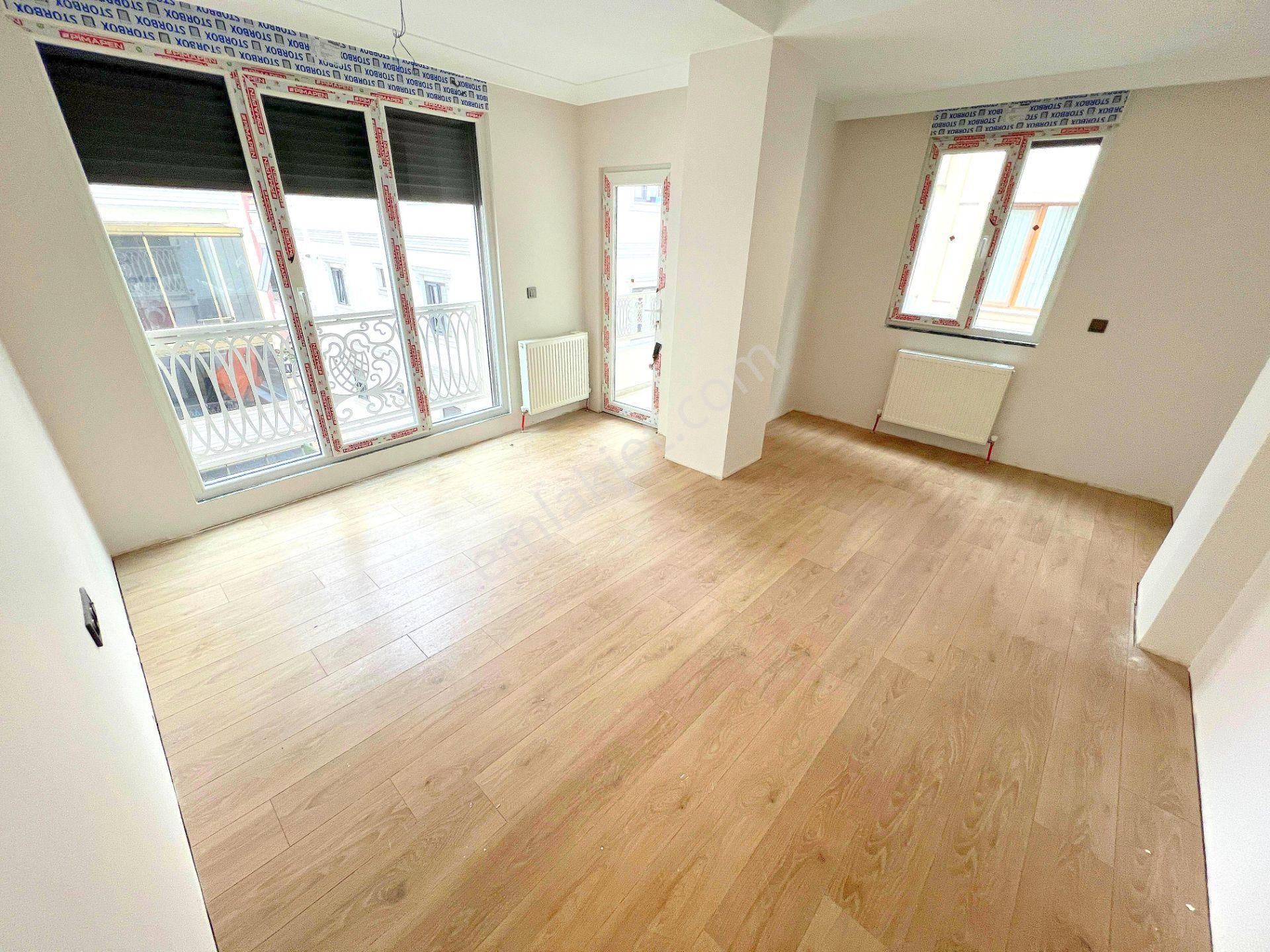 ▃birikim▃ Küçükyalı'da Ulaşıma Yakın 2.kat Balkonlu Ayrı M. 2+1!