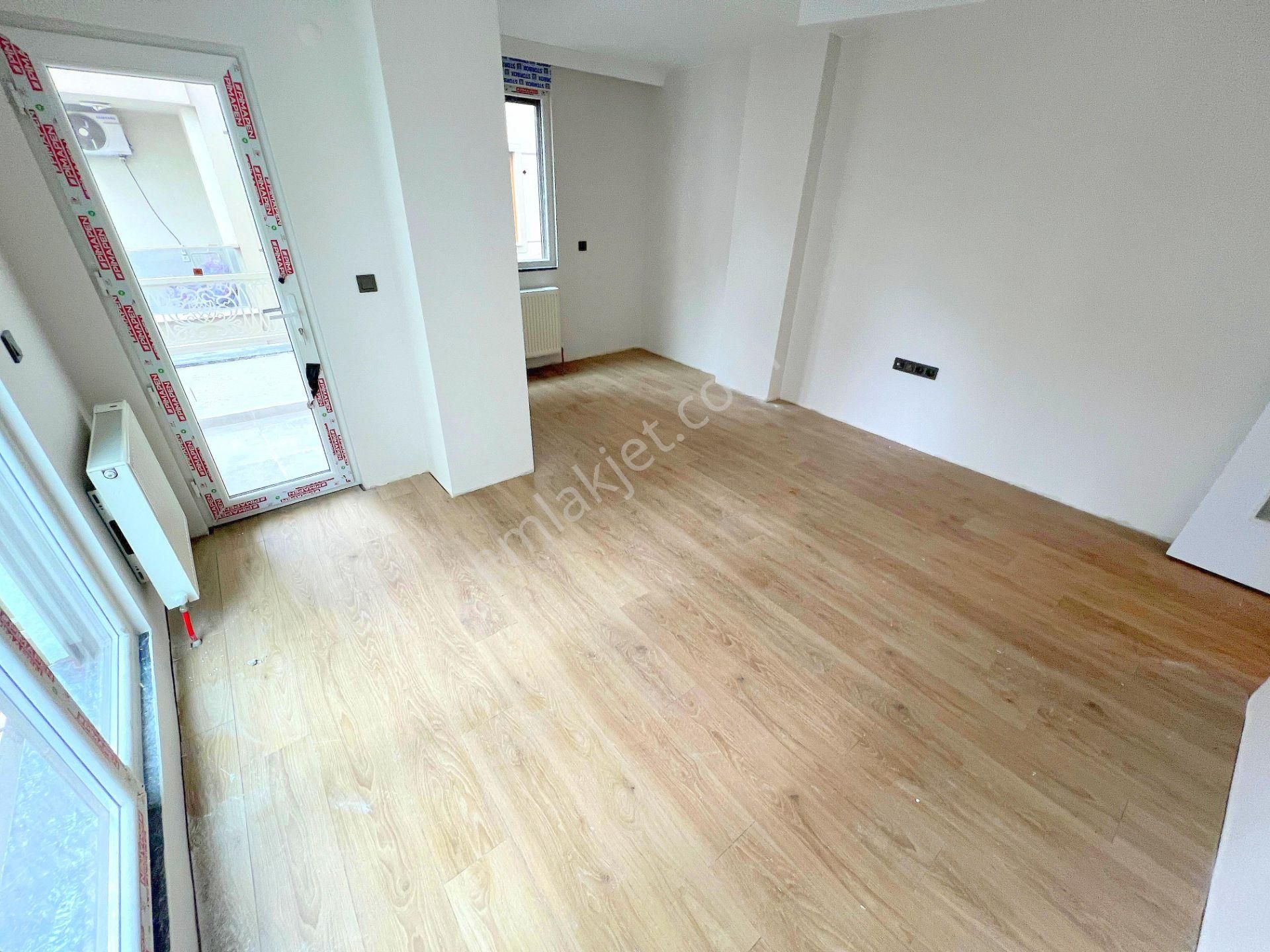 ▃birikim▃ Küçükyalı'da Ulaşıma Yakın 2.kat Balkonlu Ayrı M. 2+1! - Görsel 2