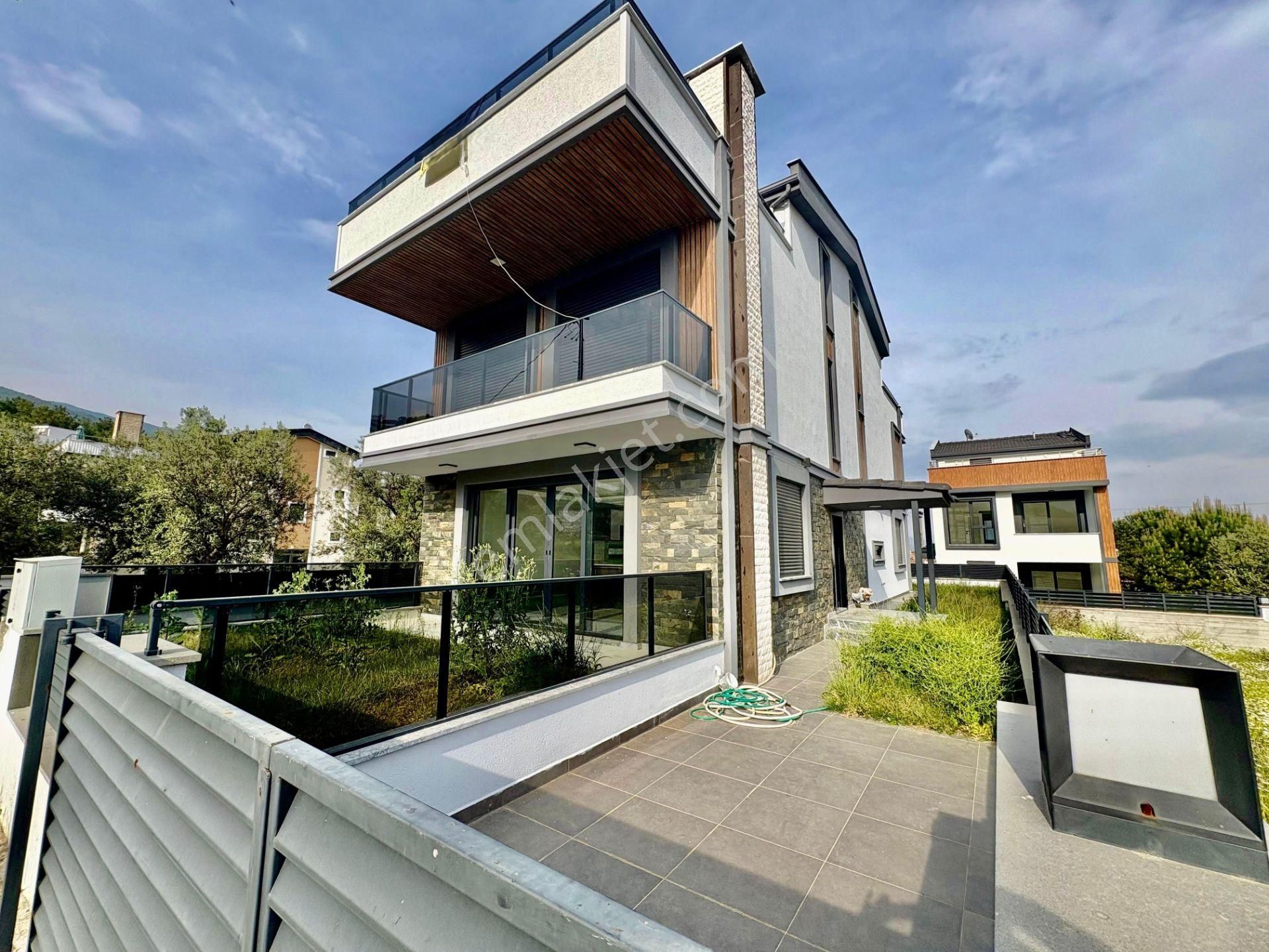 ▓karabuluttan▓güre'de Nefes Kesen Doğa Manzarasıyla Lüx Satılık Villa