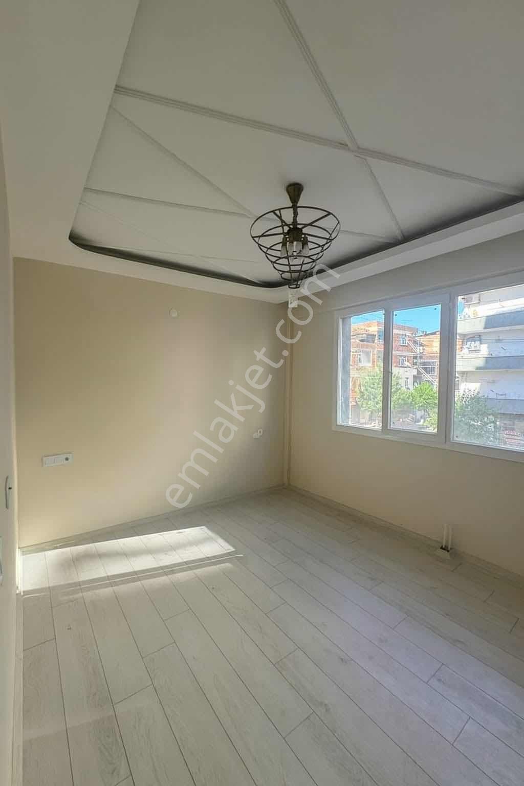 Peynir Pazarı Civarı Çiçek Sitesinde 2+1 85m2 1 Yaşında Daire!!! - Görsel 4