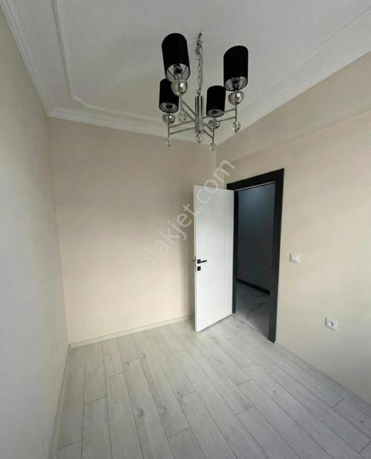 Peynir Pazarı Civarı Çiçek Sitesinde 2+1 85m2 1 Yaşında Daire!!! - Görsel 3