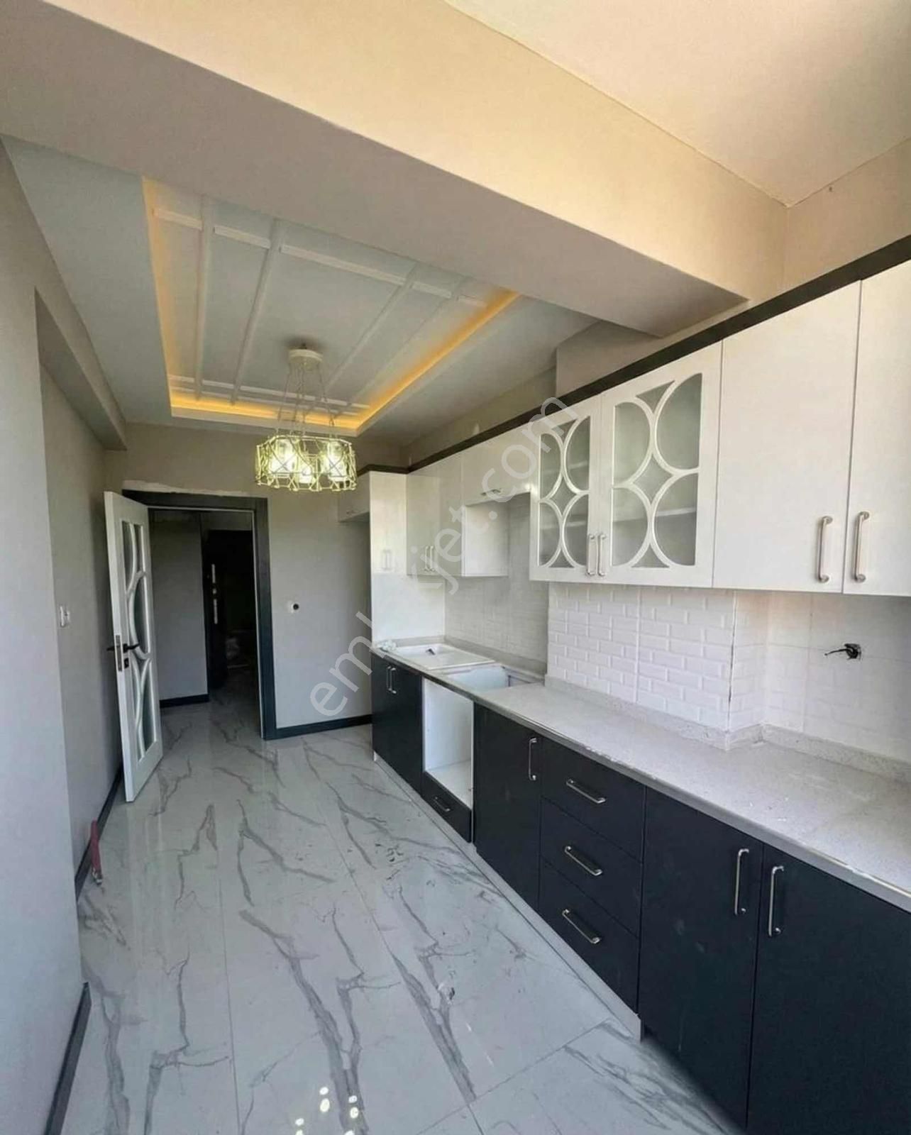 Peynir Pazarı Civarı Çiçek Sitesinde 2+1 85m2 1 Yaşında Daire!!!