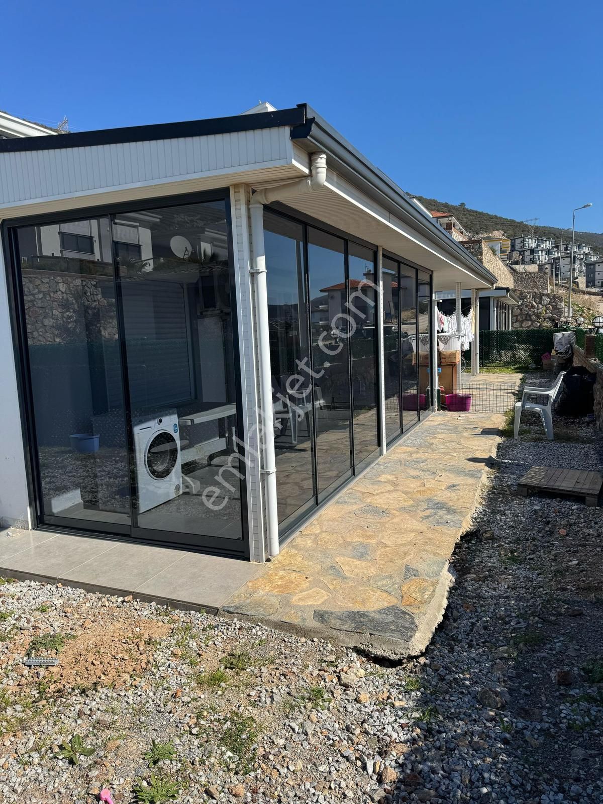 Aydın Akbük'te Satılık Deniz Manzaralı Havuzlu Site Tek Katlı Bahçeli Full Eşyalı 2+1 Müstakil Ev