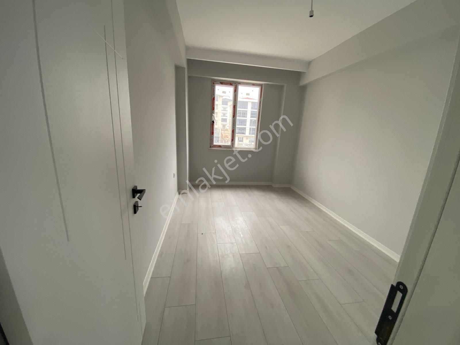 Ak Auto Gayrimenkul'den Atatürk Mahallesinde Geniş Satılık 1+1 Daire - Görsel 5