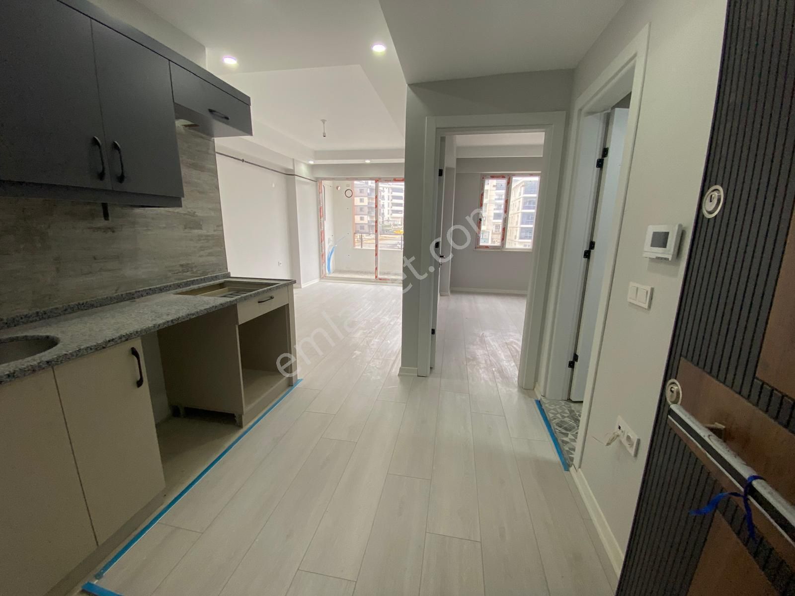 Ak Auto Gayrimenkul'den Atatürk Mahallesinde Geniş Satılık 1+1 Daire