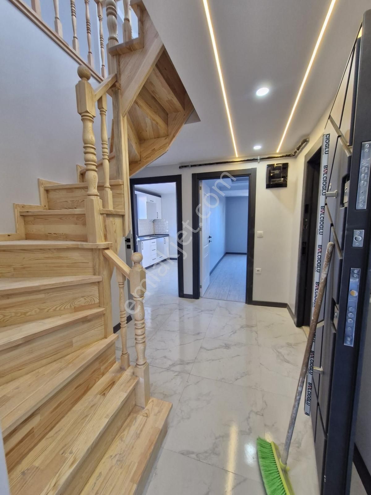 Yenimahallede Cadde Üzeri 3+2 Yerden Isıtmalı Sıfır Dubleks... - Görsel 4