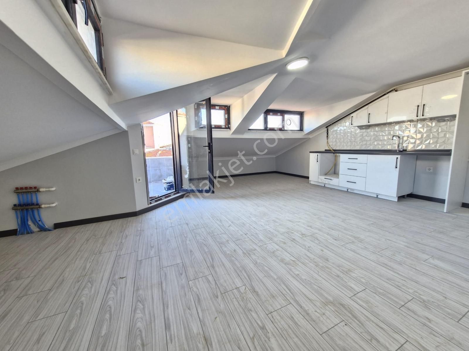 Yenimahallede Cadde Üzeri 3+2 Yerden Isıtmalı Sıfır Dubleks...