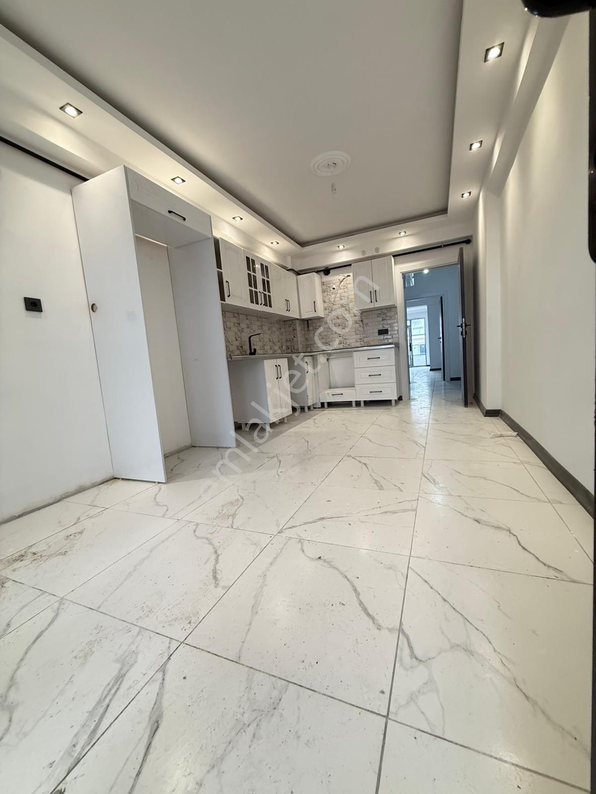 Elmas Gayrimenkulden 71 Evlerde Satılık 1+1 - Görsel 2