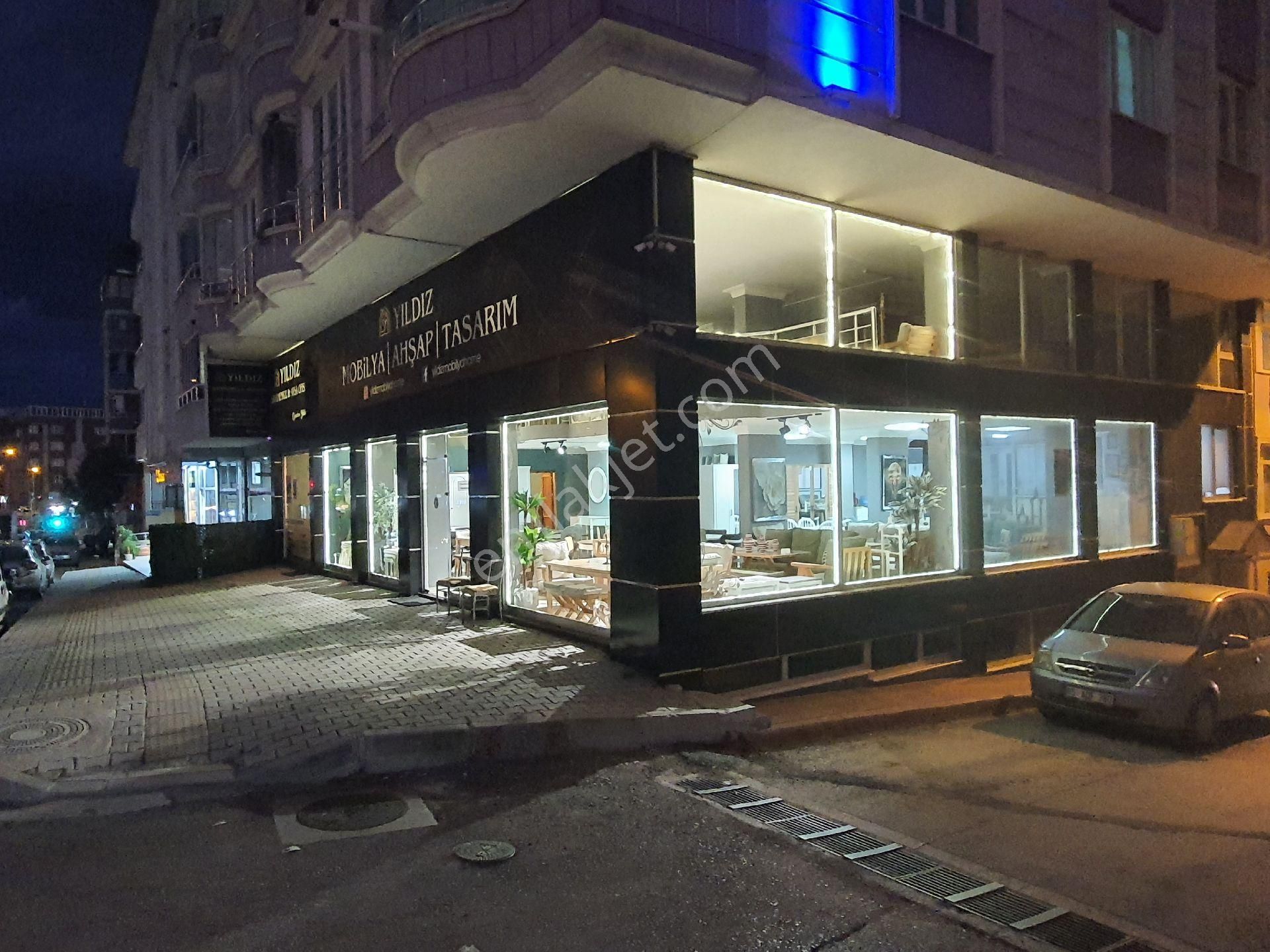 Yıldız Gayrimenkul'den Cadde Üzerinde Ticari Hacmi Yüksek 550 M2 3 Katlı Satılık Mağaza - Görsel 2