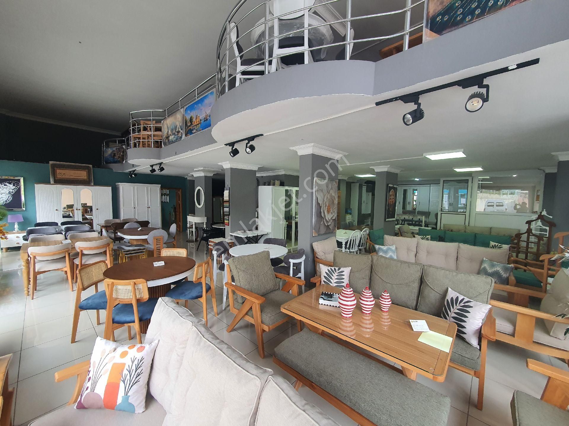 Yıldız Gayrimenkul'den Cadde Üzerinde Ticari Hacmi Yüksek 550 M2 3 Katlı Satılık Mağaza - Görsel 12