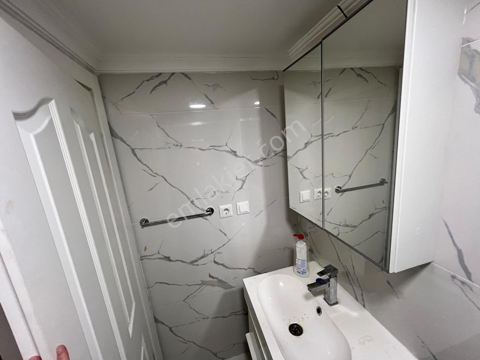 Üsküdar Yavuztürk 'te Geniş Balkonlu Ferah Satılık 2+1 Daire - Görsel 14