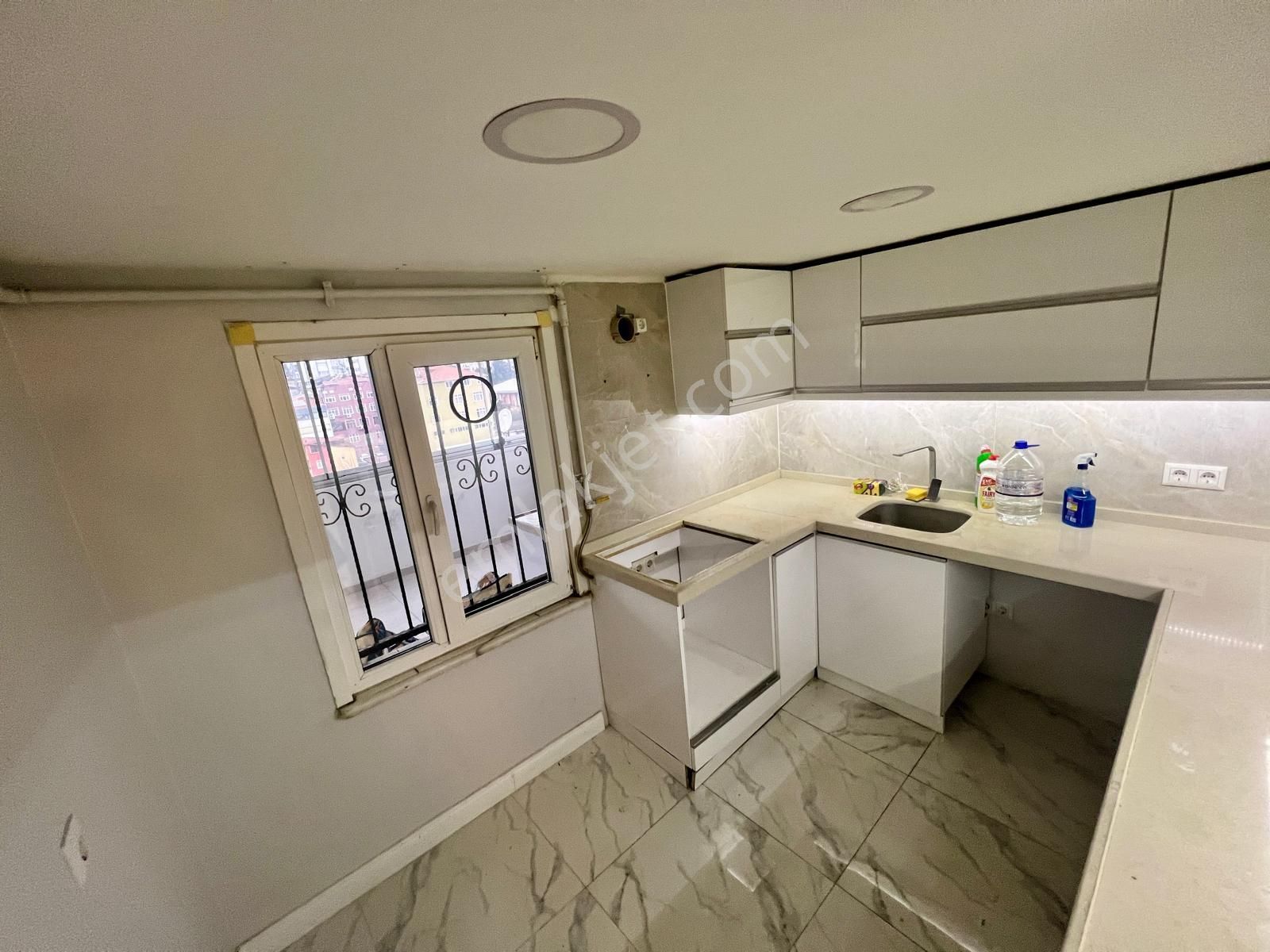 Üsküdar Yavuztürk 'te Geniş Balkonlu Ferah Satılık 2+1 Daire - Görsel 10