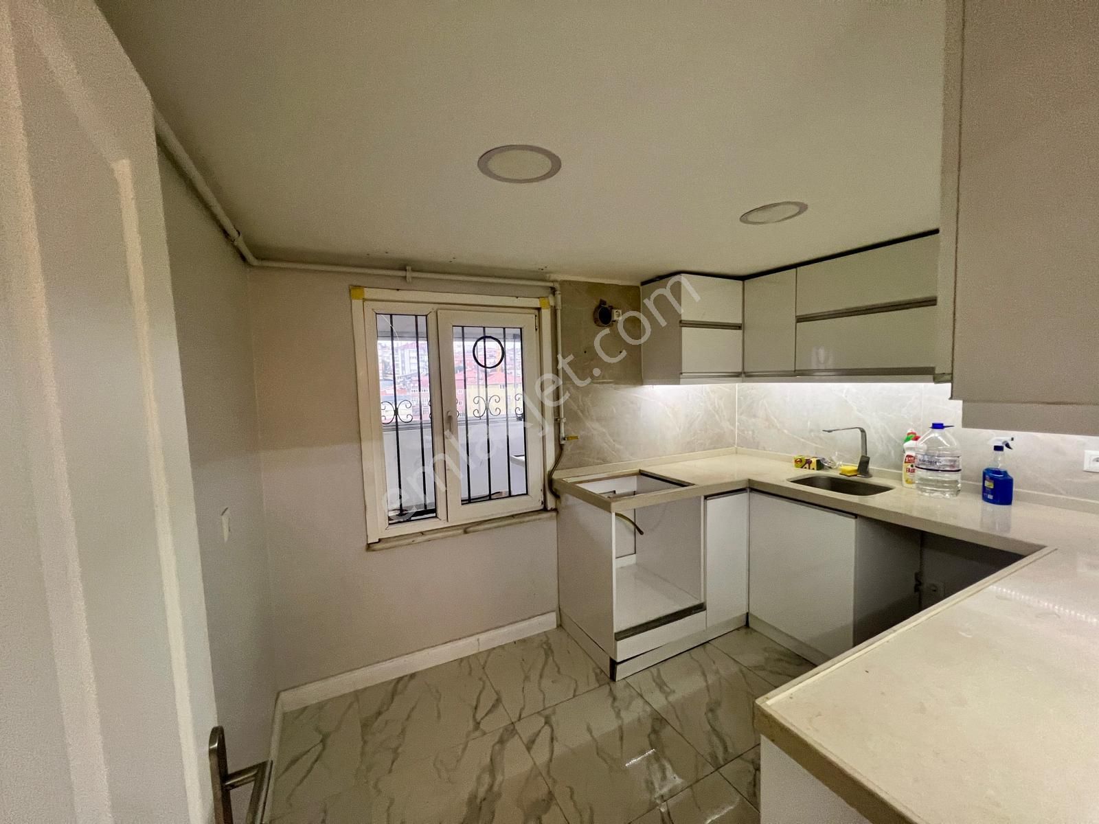 Üsküdar Yavuztürk 'te Geniş Balkonlu Ferah Satılık 2+1 Daire - Görsel 9