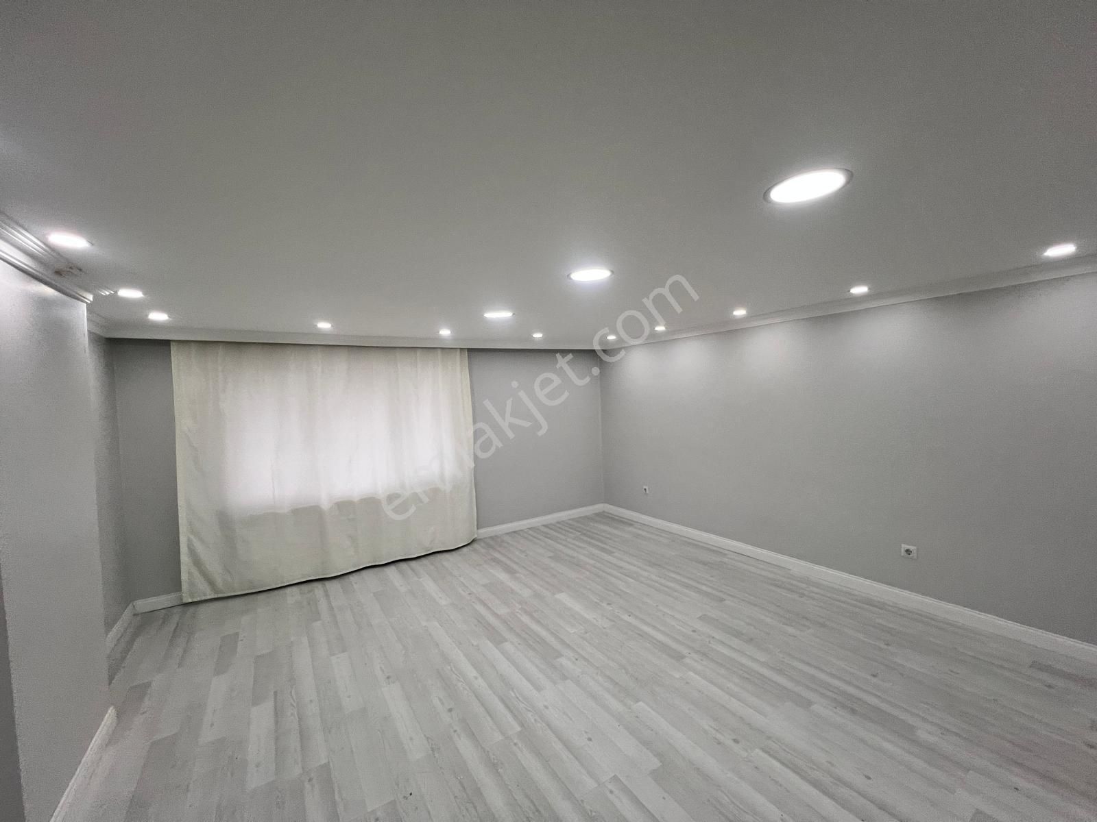 Üsküdar Yavuztürk 'te Geniş Balkonlu Ferah Satılık 2+1 Daire - Görsel 6