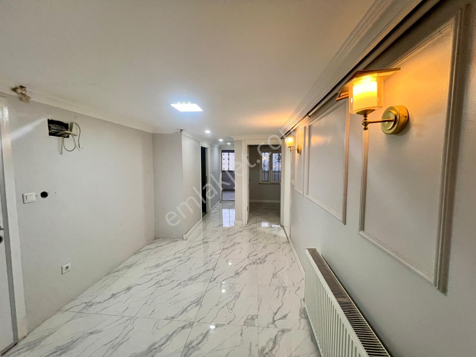 Üsküdar Yavuztürk 'te Geniş Balkonlu Ferah Satılık 2+1 Daire