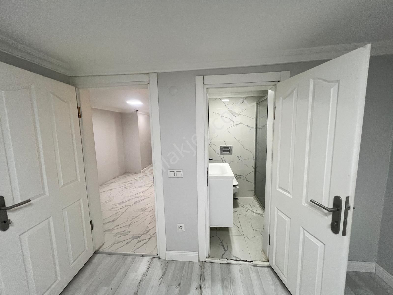 Üsküdar Yavuztürk 'te Geniş Balkonlu Ferah Satılık 2+1 Daire - Görsel 11