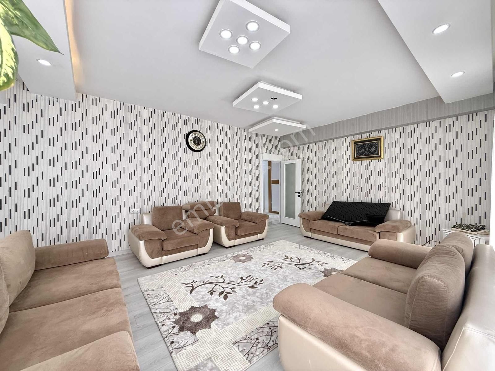 Üçkuyularda 3+1 Full Bakımlı Arakat Acil Satılık Daire !!!