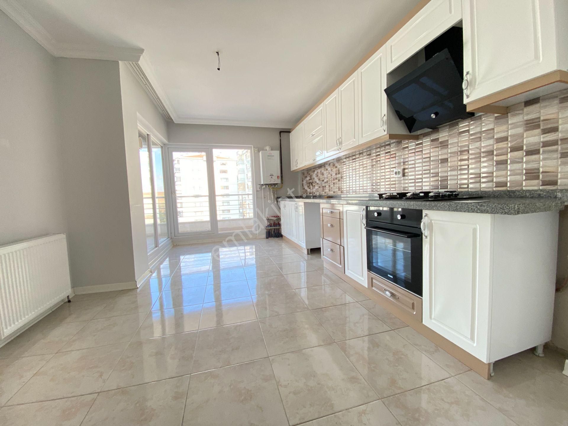 Gökçe Emlak'tan Sarayda 12.katta Satılık 4+1 Site Dairesi - Görsel 4