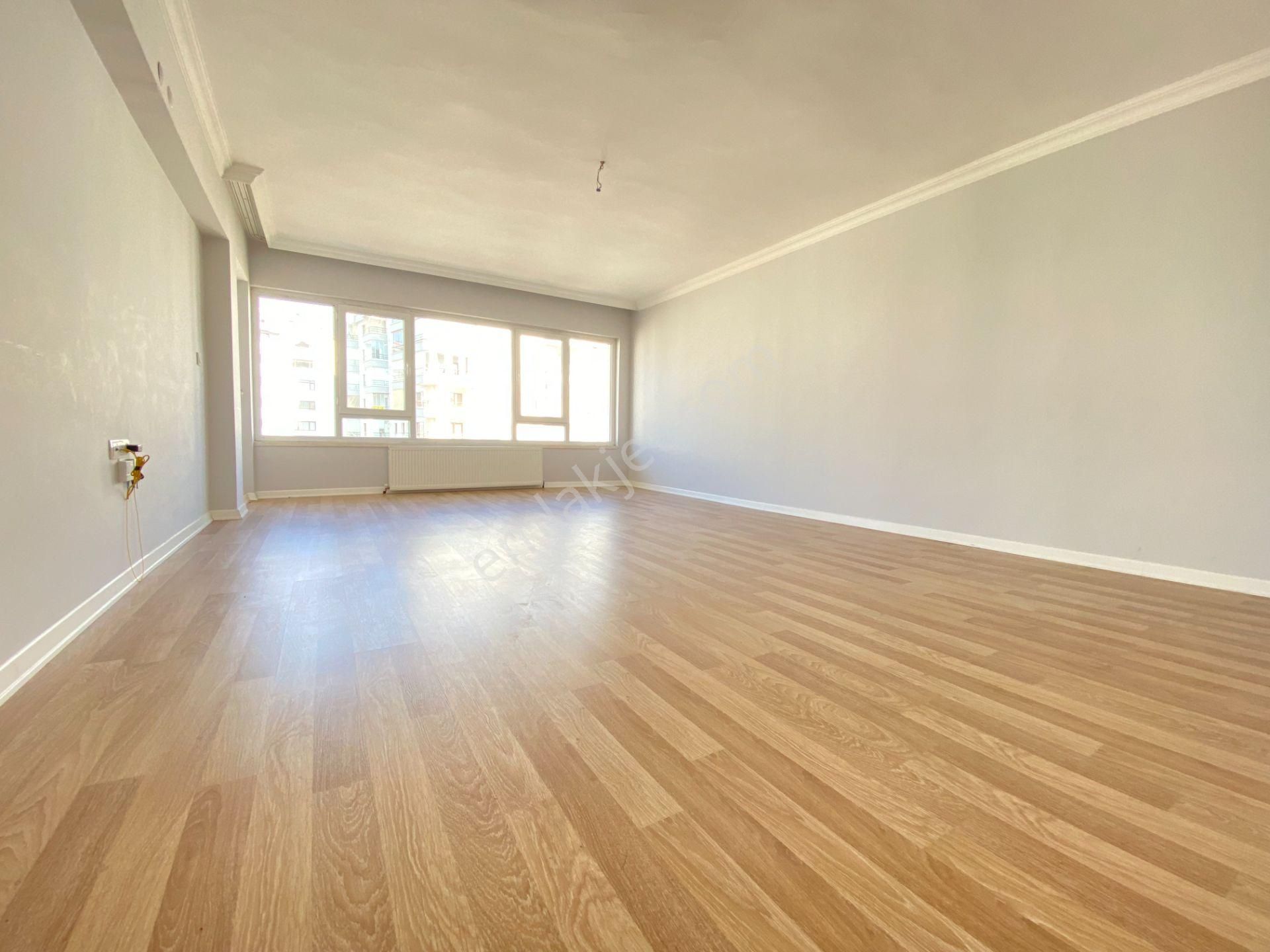 Gökçe Emlak'tan Sarayda 12.katta Satılık 4+1 Site Dairesi