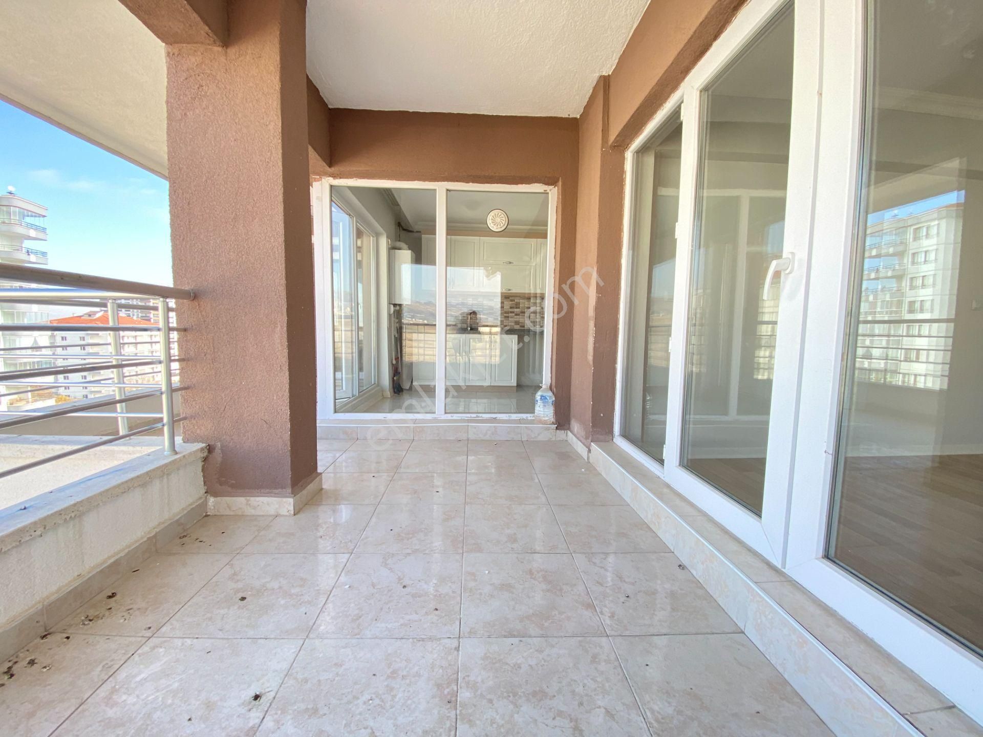 Gökçe Emlak'tan Sarayda 12.katta Satılık 4+1 Site Dairesi - Görsel 8