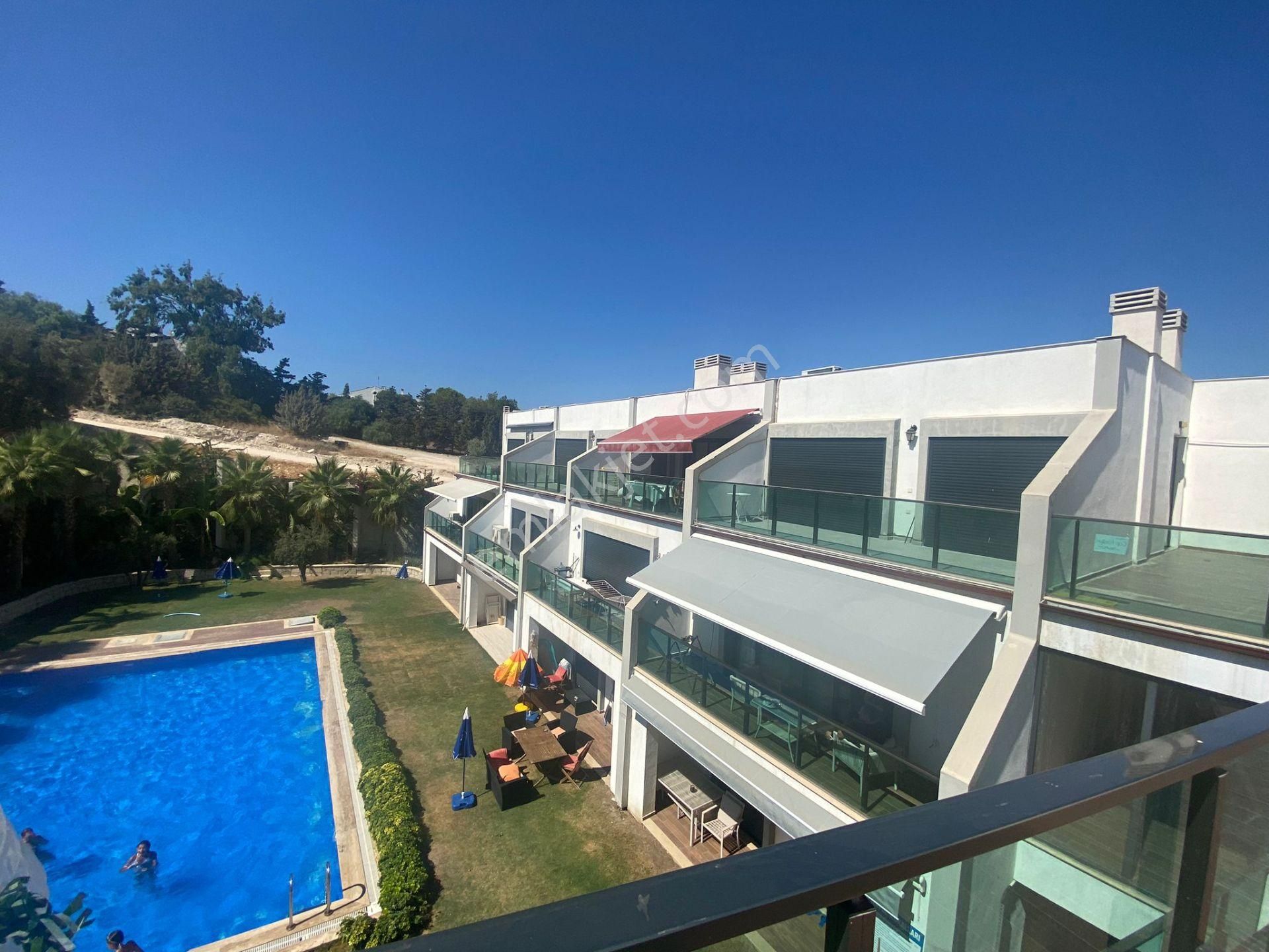 Çeşme Sakızlıkoy Rezidans Satılık Teraslı 1+1 Daire