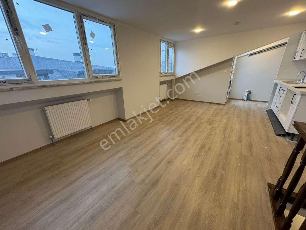 Kaçmaz'dan Bostancı Marmaraya Yakın Deniz Manzaralı 2+1 Dubleks