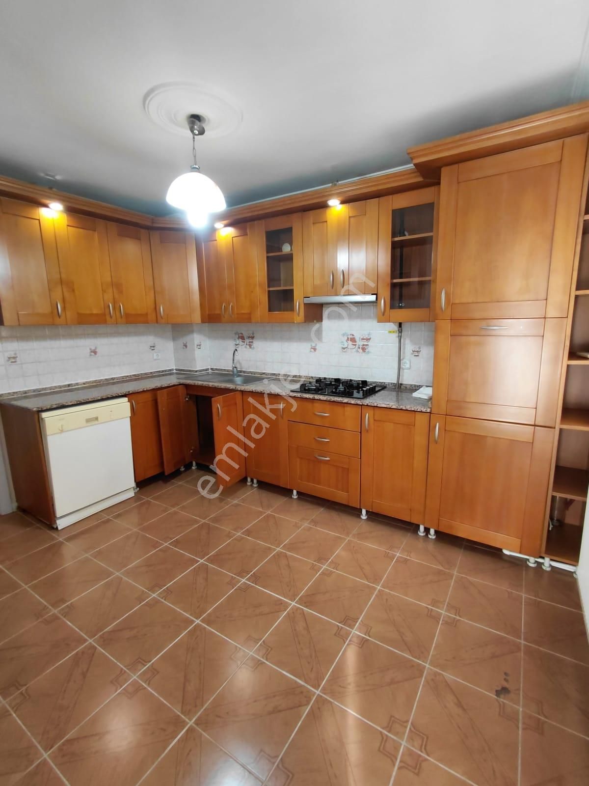 Uluönder Caddesi Yakını 3+1 Doğalgazlı 175 M2 Arakat - Görsel 11